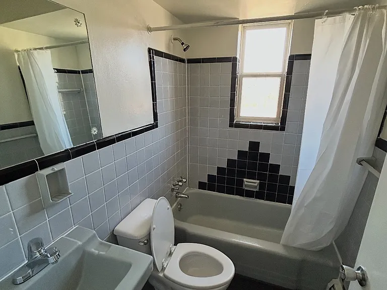 2986 Woodrow Ave #6 — Photo 7