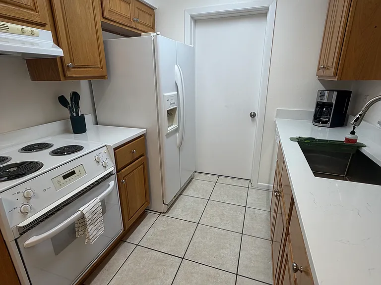 912 La Salle Ave — Photo 3
