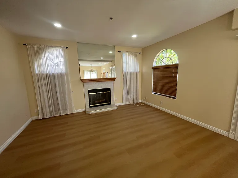 Spacious Bright and Airy Living Room with fireplace