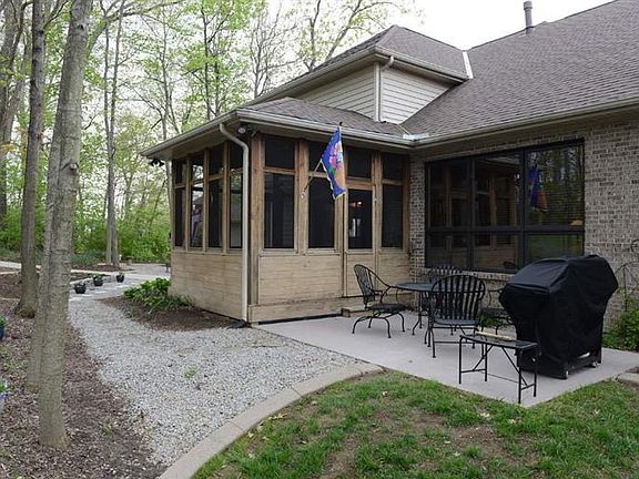 3rd image of 7898 Blackhawk Ct