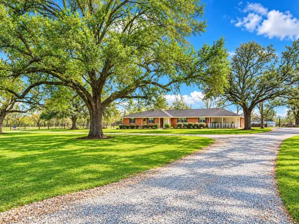 1111 Edgewood Dr, Richmond, TX 77406
