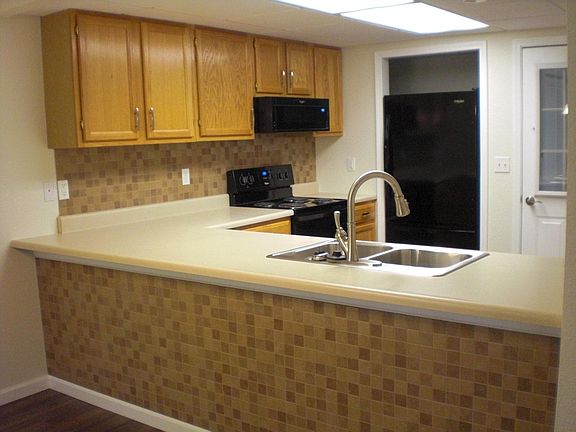 Kitchen with breakfast bar