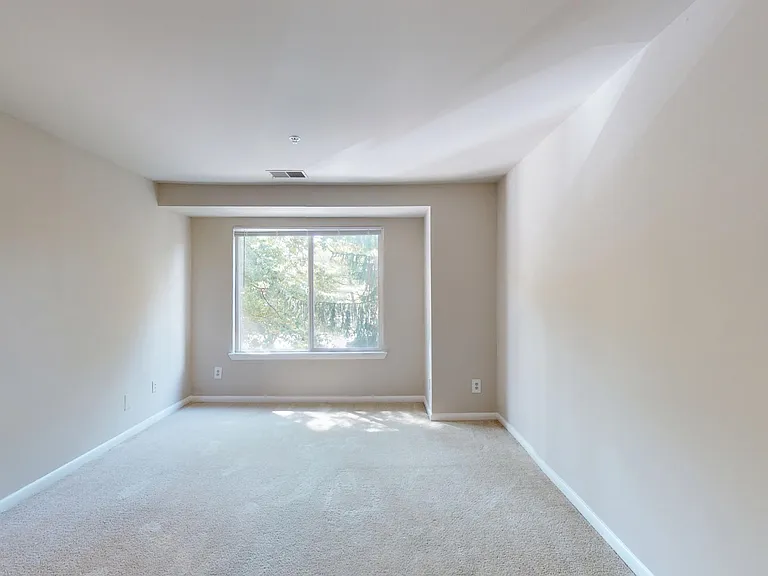 Canterbury Apartments — Photo 105