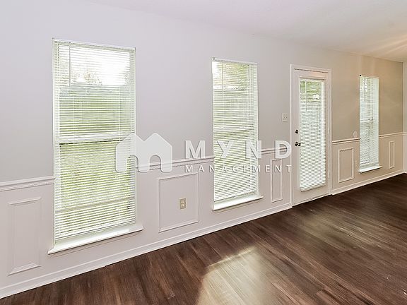 3rd image of 3405 Laurelwood Dr