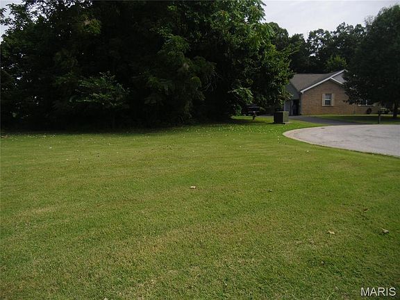 3rd image of 83 Montclair Dr