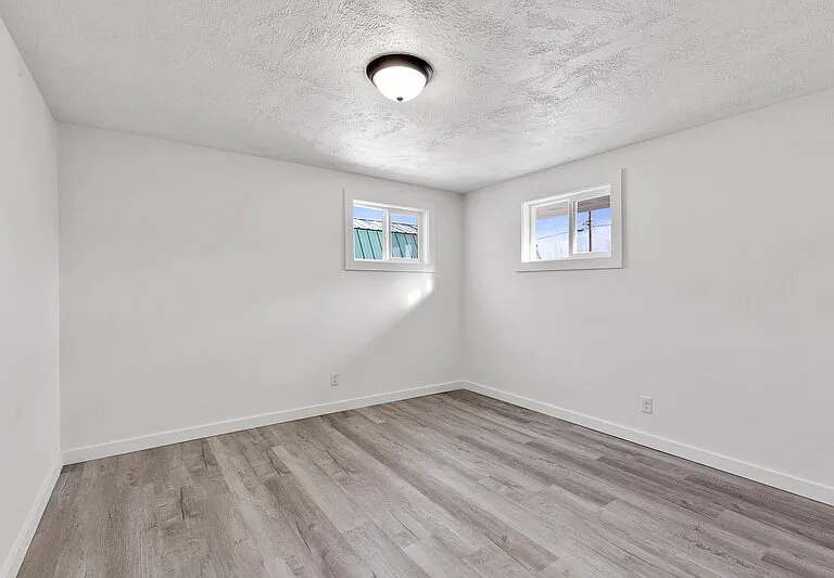 1027 S Beeman St — Photo 8