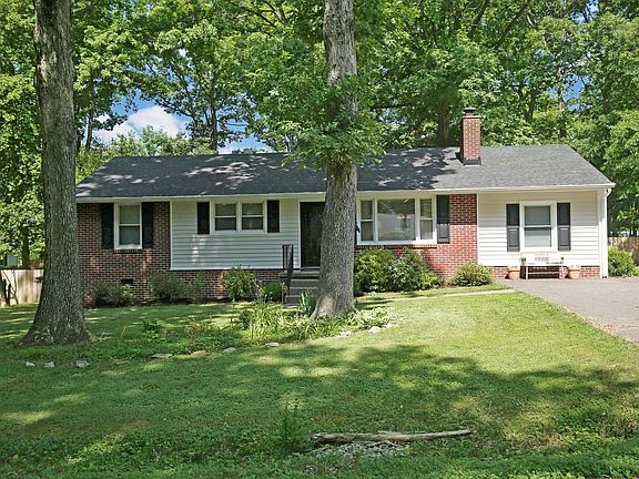 2nd image of 804 Penola Dr