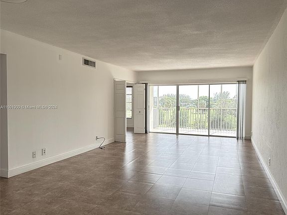 4th image of 3000 N Palm Aire Dr APT 405