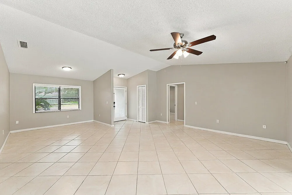 3 bed, 2.0 bath, 1523 sqft, $2,385 — Photo 4