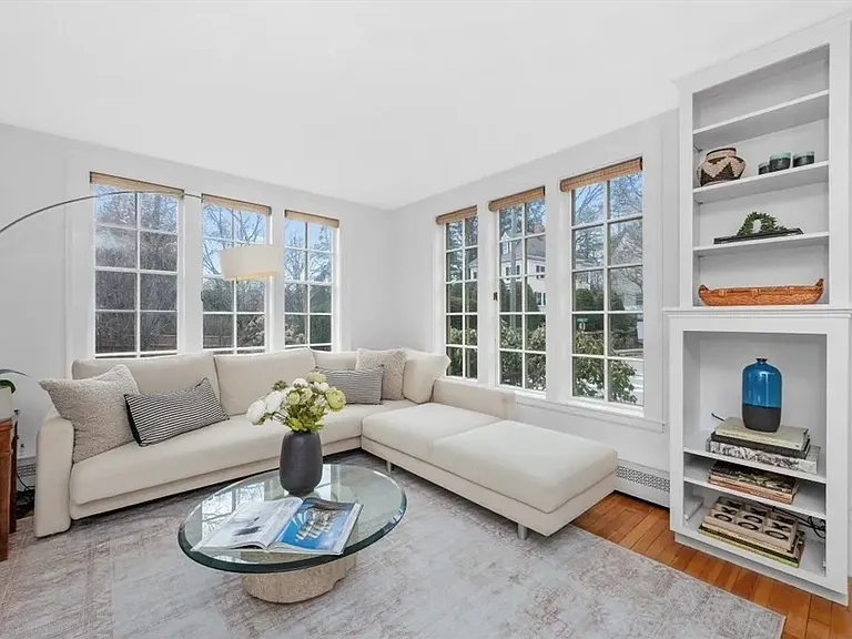 284 Lake Ave — Photo 10