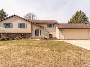 7762 Warner Rd, Saline, MI 48176