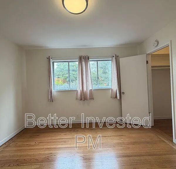 2400 39th Ave #4 — Photo 3