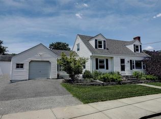 45 Glengrove Ave, Cranston, RI 02910