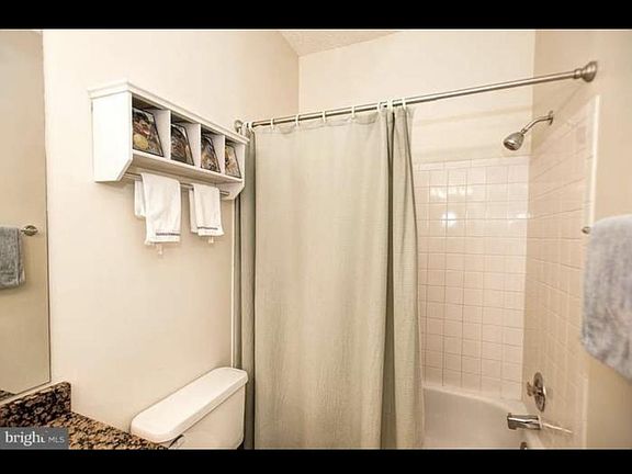 5th image of 13058 Autumn Woods Way