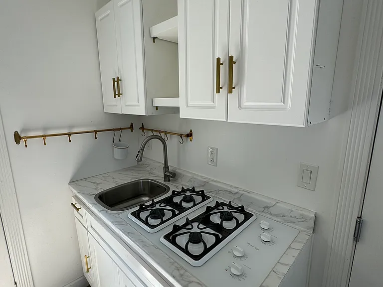236 E Neece St — Photo 1