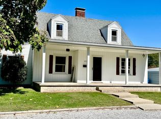 123 Park Ave, Flora, IL 62839