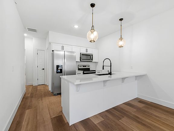 4th image of 2616 SW Livingston Sq #2