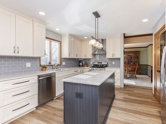3rd image of 2813 Stonehurst Dr