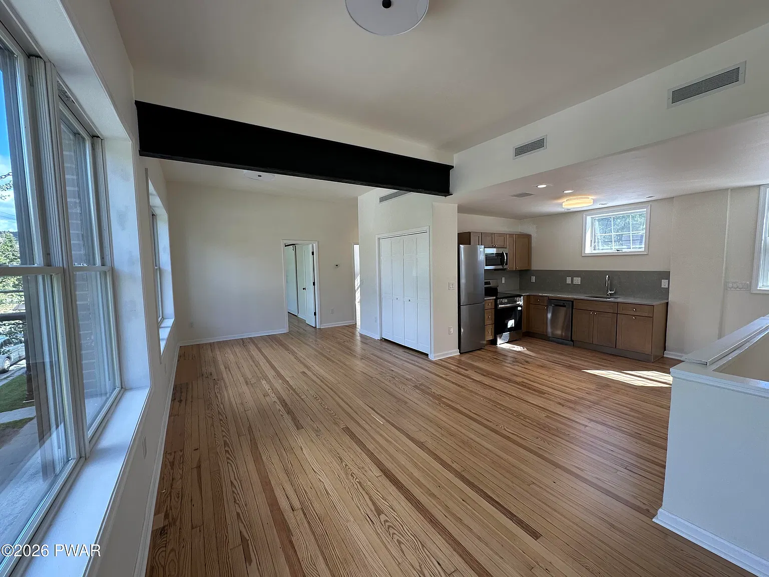 2 bed, 1.0 bath, 750 sqft, $2,500 — Photo 2