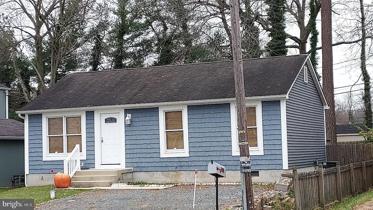 3813 5th St photo 1
