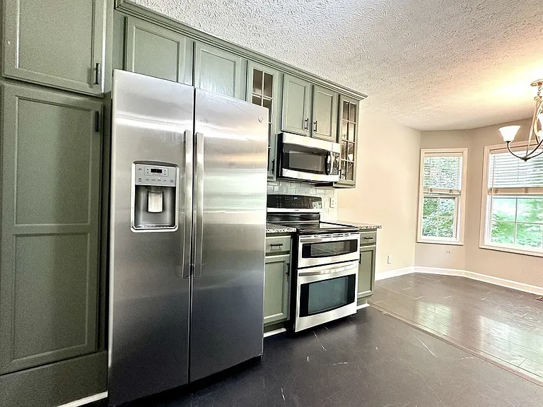 1641 Cedar Springs Cir — Photo 9