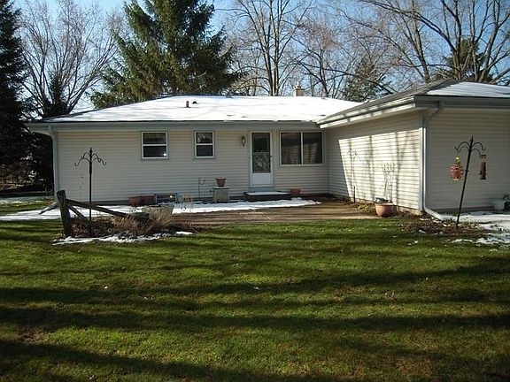 3rd image of W234N5888 Lilac Dr
