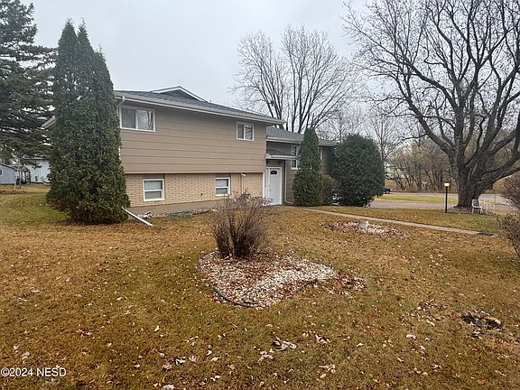 2nd image of 911 Parkway Dr