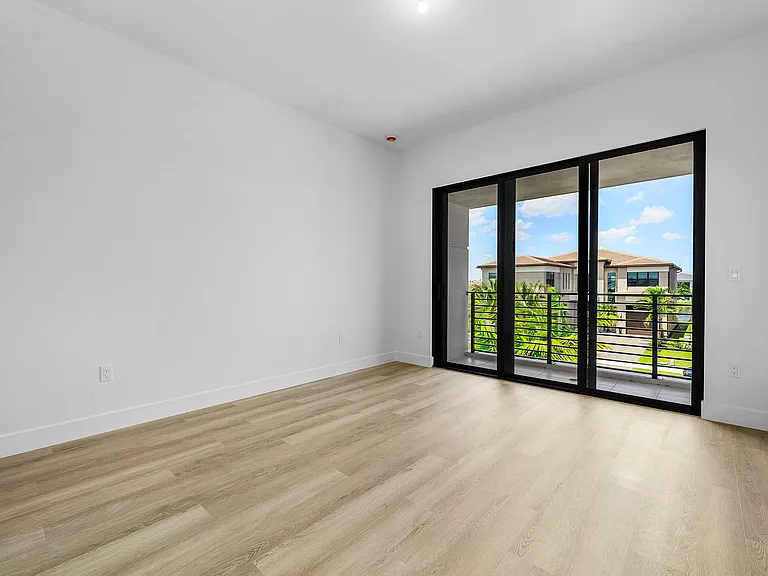 9516 Riverside Park Dr — Photo 57