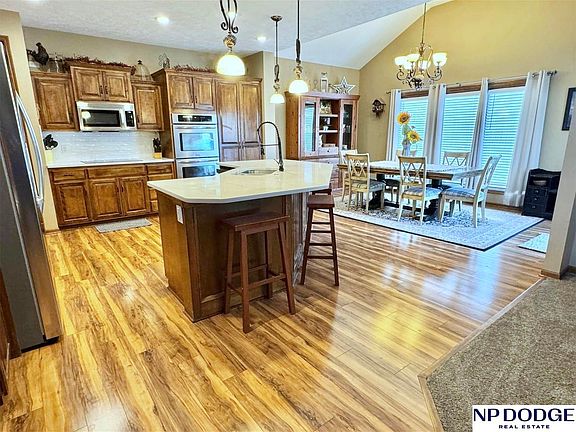 5th image of 2210 Broadwater Dr