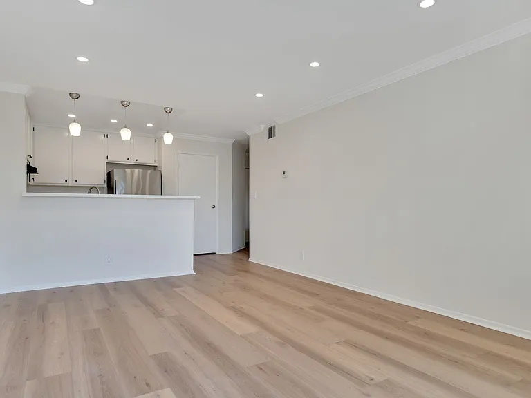 RENOVATED 1 BED 1 BATH - UNIT #309 TOP FLOOR