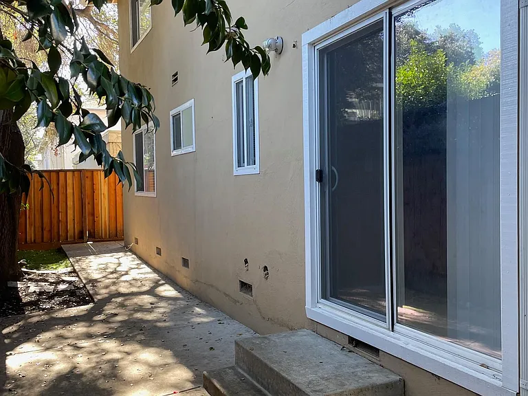 723 Menlo Ave #3 — Photo 6