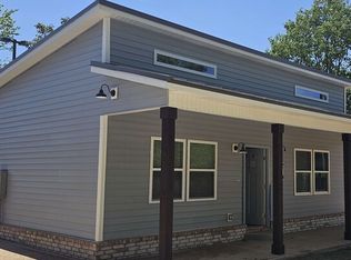 202 N 7th St, Rogers, AR 72756