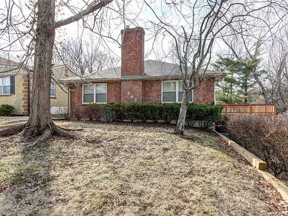 2nd image of 863 Wood Ave