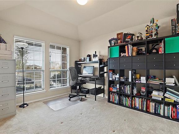 5th image of 148 Oriole Dr