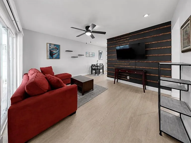 4933 Victoria Dr — Photo 10