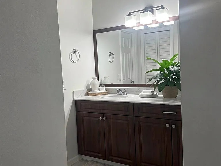 350 Lakeview Dr #102 — Photo 3