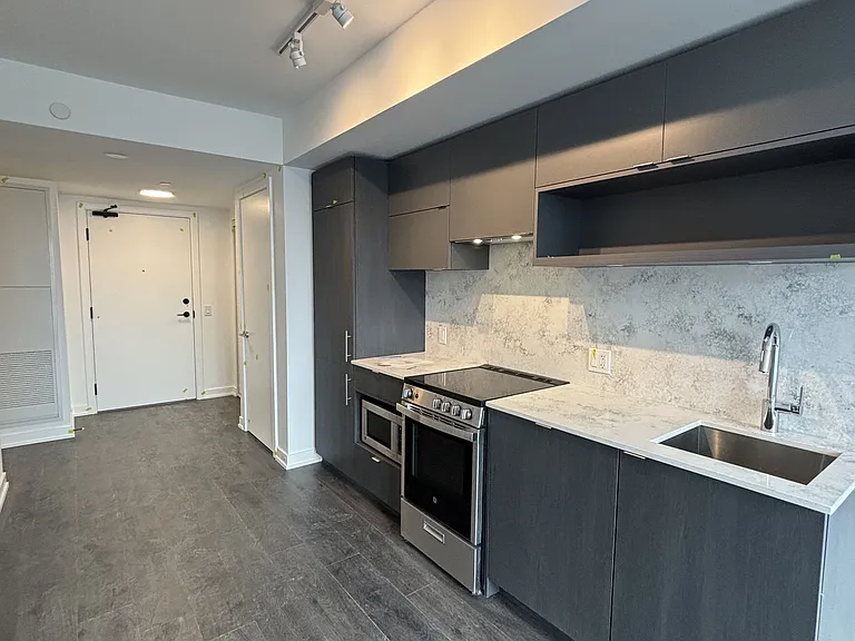 100 Queen St E #2108 — Photo 7
