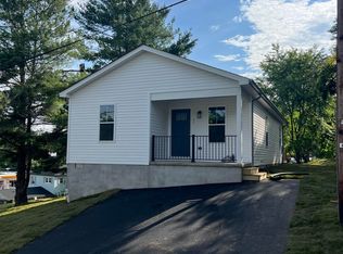 11 Rowe St, Staunton, VA 24401