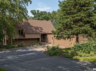 28018 230th St, Le Claire, IA 52753