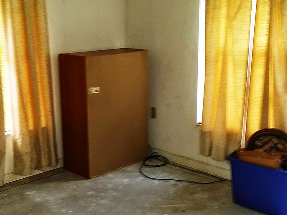 3rd image of 5126 SE 152nd St
