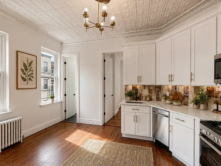 155 Russell St #2 — Photo 6