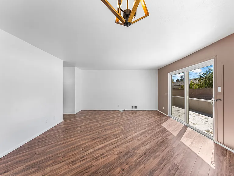 1326 W Avenue H10 — Photo 3