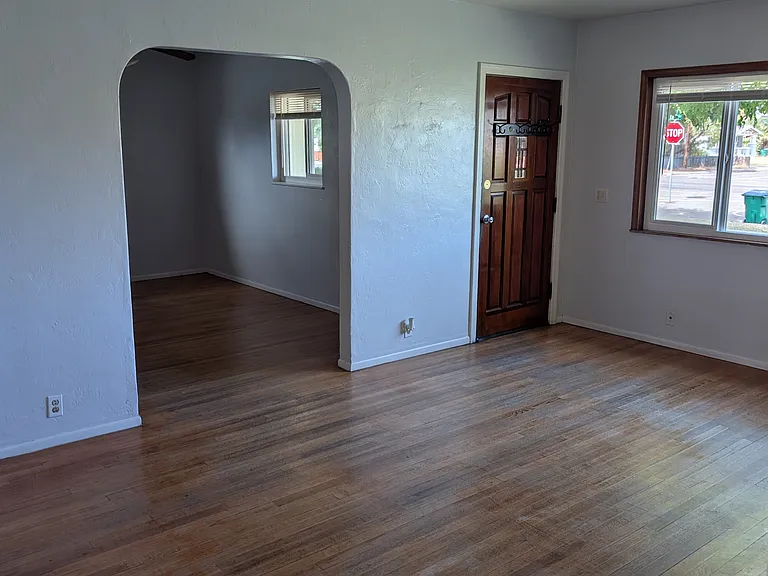 904 East St — Photo 1