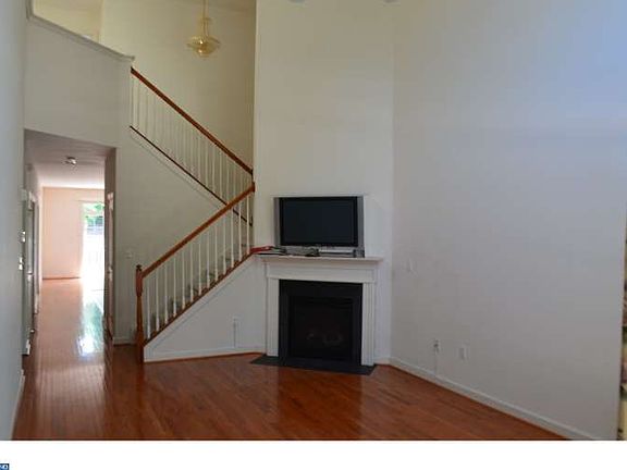 3rd image of 625 Beaver Falls Pl