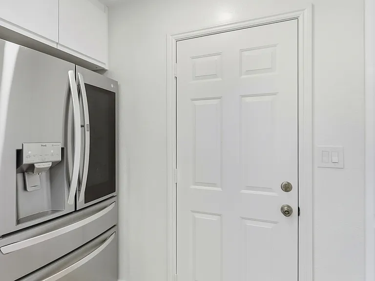 5588 Dartmouth Dr — Photo 9