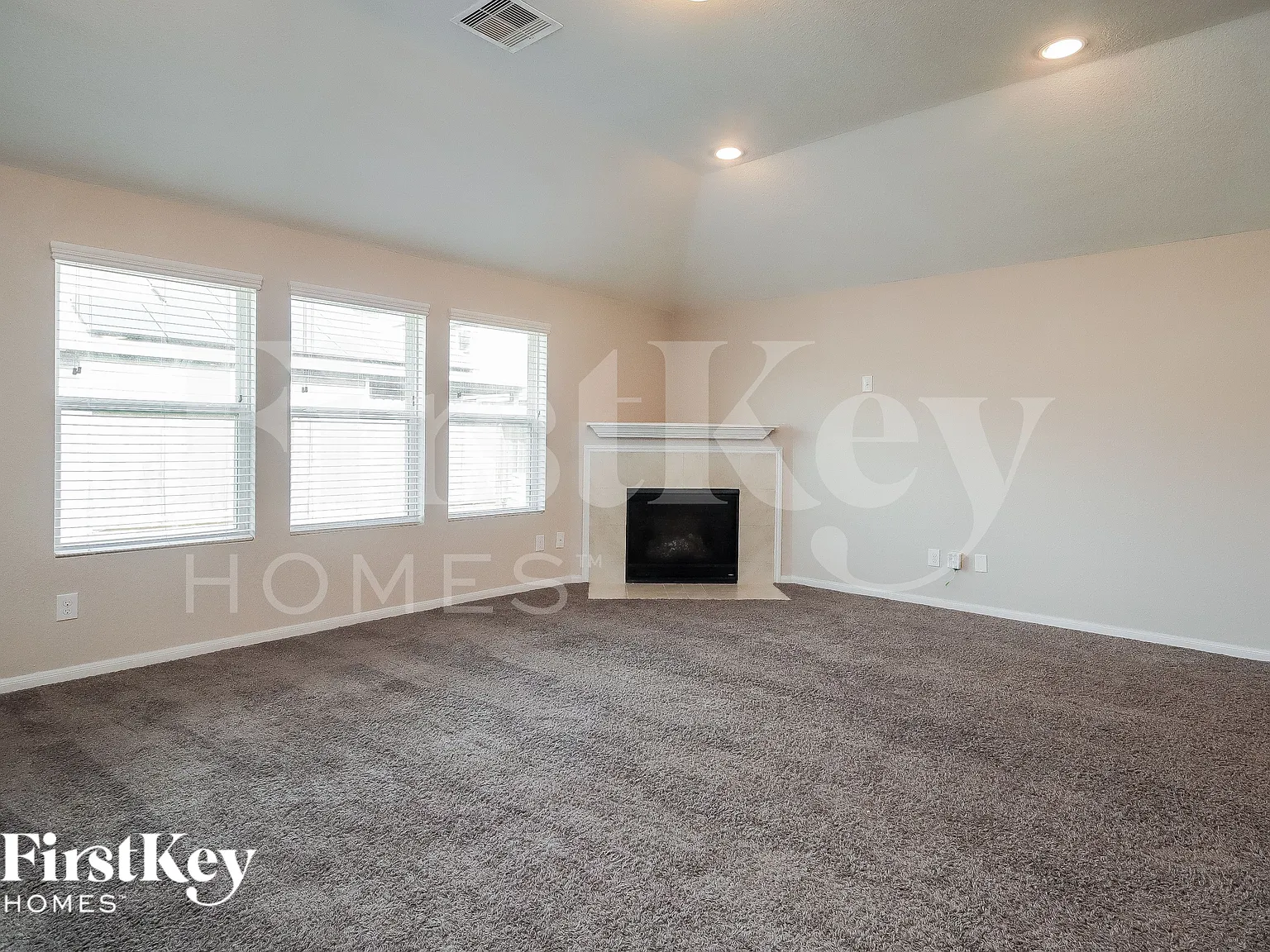 4 bed, 2.5 bath, 3230 sqft, $2,255 — Photo 2