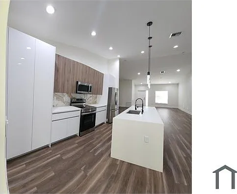 6501 Las Palmas Way — Photo 1