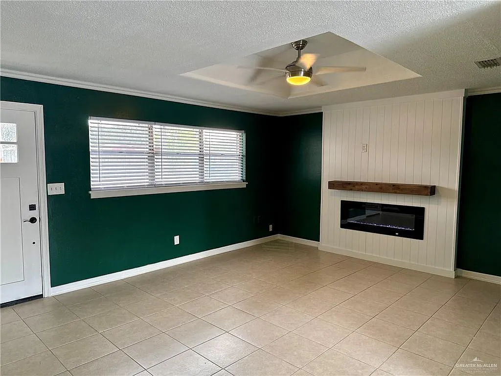 3 bed, 2.0 bath, 1351 sqft, $1,600 — Photo 3