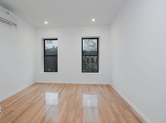 3rd image of 741 Washington Ave APT 3L