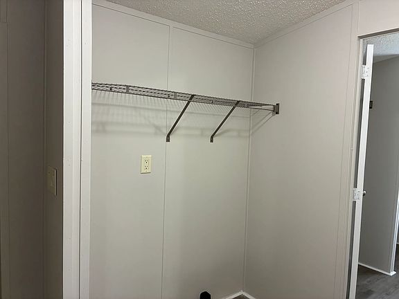 5th image of 2621 Jeffersonville Rd #27